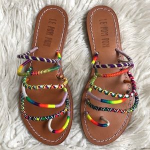 le pom pom sandals